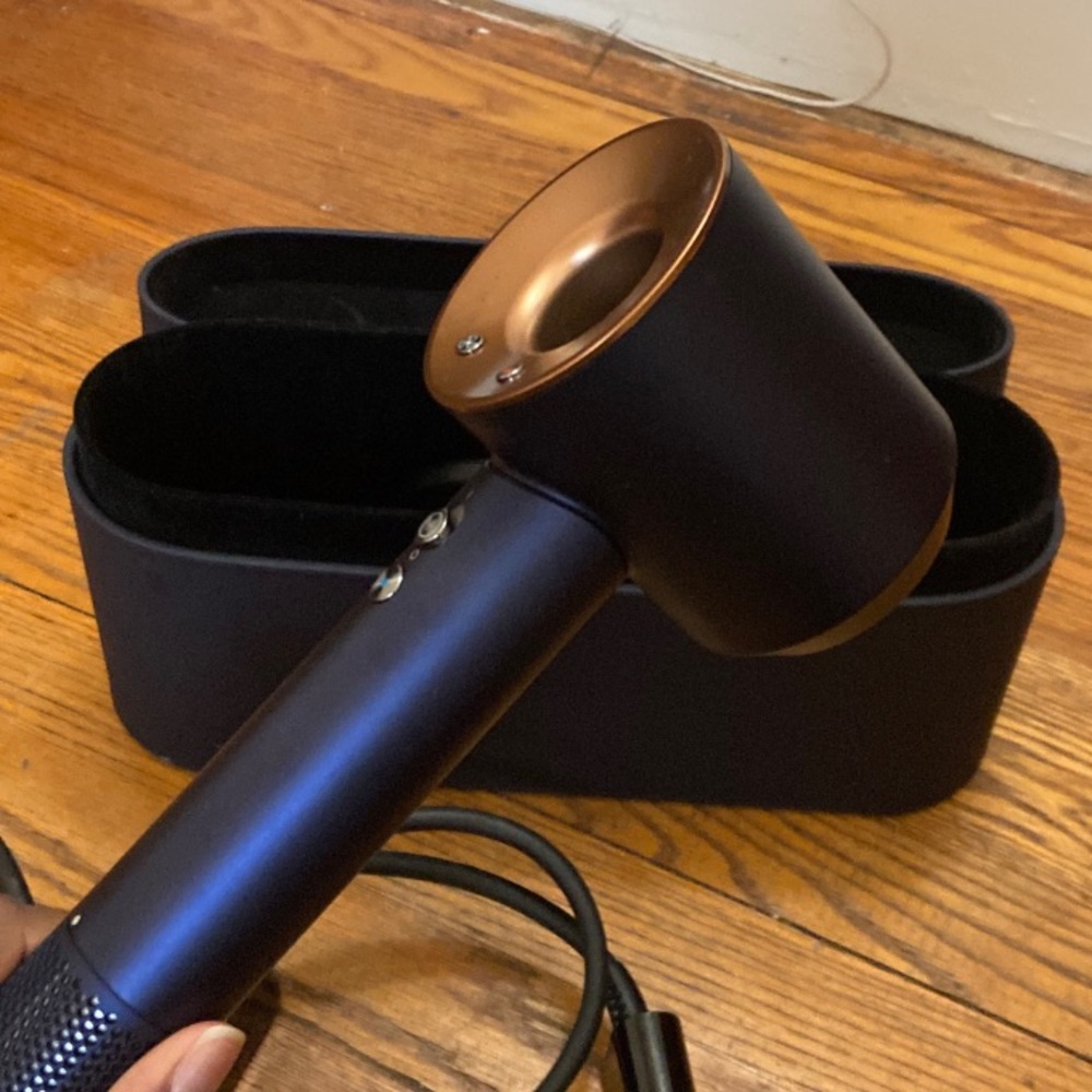 Dyson supersonic blow dryer